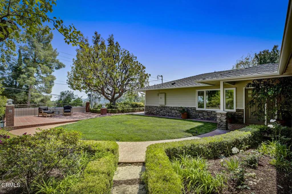 La Canada Flintridge, CA 91011,5109 Redwillow Lane