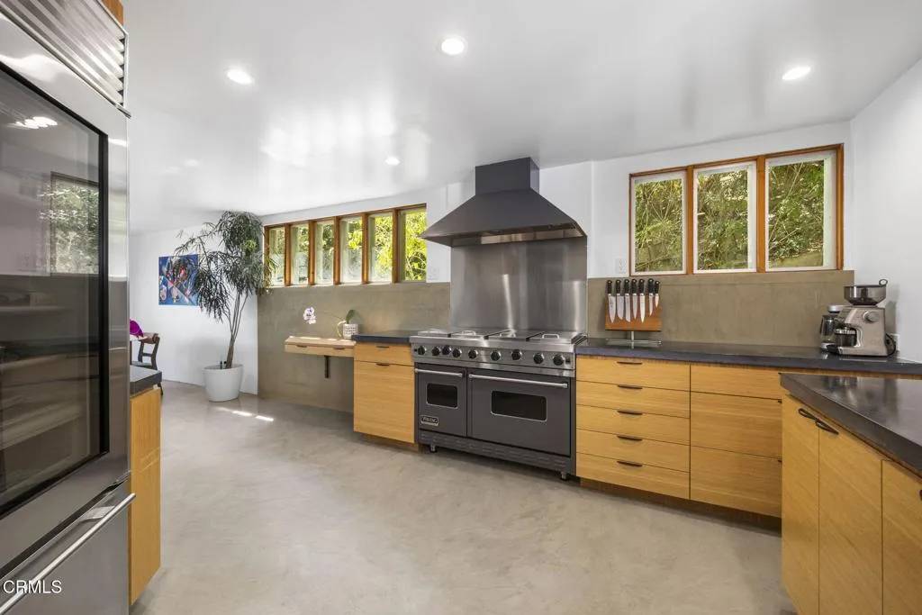 Los Angeles, CA 91423,3551 Dixie Canyon Place