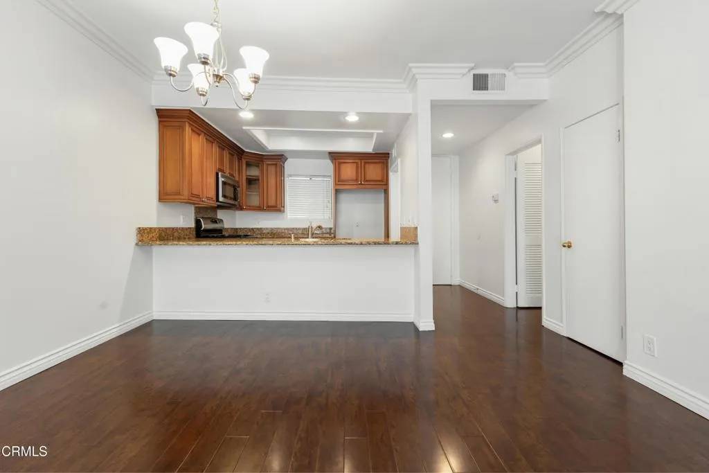 Los Angeles, CA 90068,3480 Barham Boulevard #208