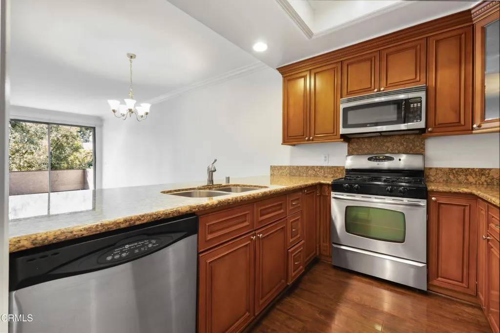 Los Angeles, CA 90068,3480 Barham Boulevard #208