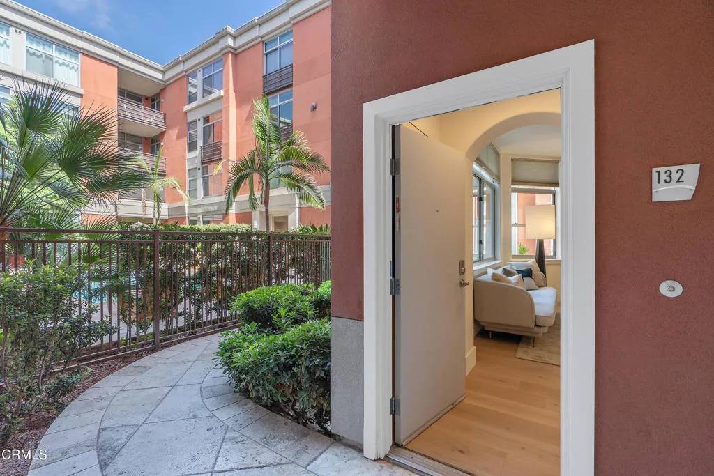Pasadena, CA 91101,840 E Green Street #132
