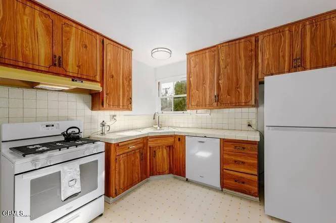 La Canada Flintridge, CA 91011,4820 Hampton Road