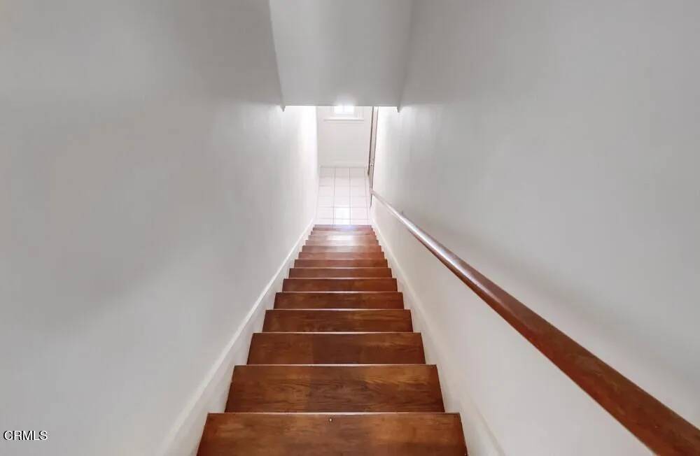 Los Angeles, CA 90038,833 Ridgewood Place North