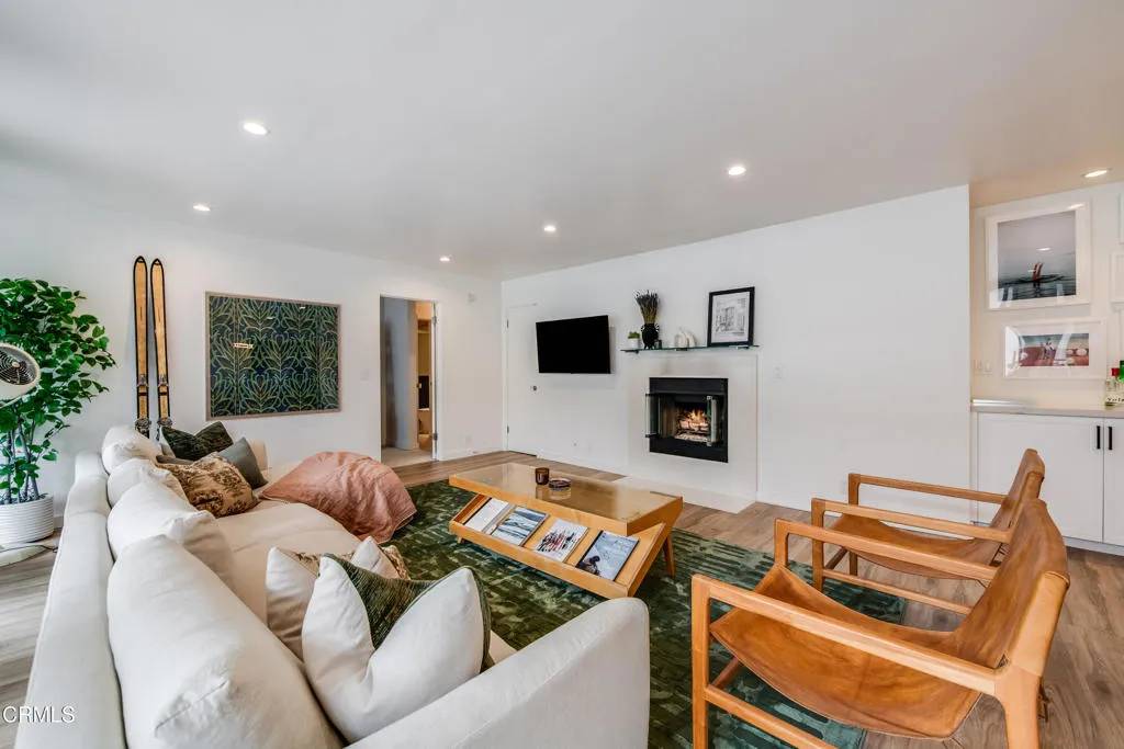 Santa Monica, CA 90403,519 California Avenue #5