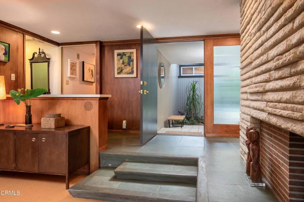 Pasadena, CA 91107,1570 Old House Road