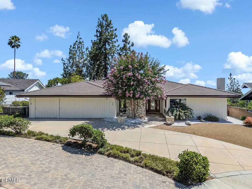 La Canada Flintridge, CA 91011,1004 El Vago Street