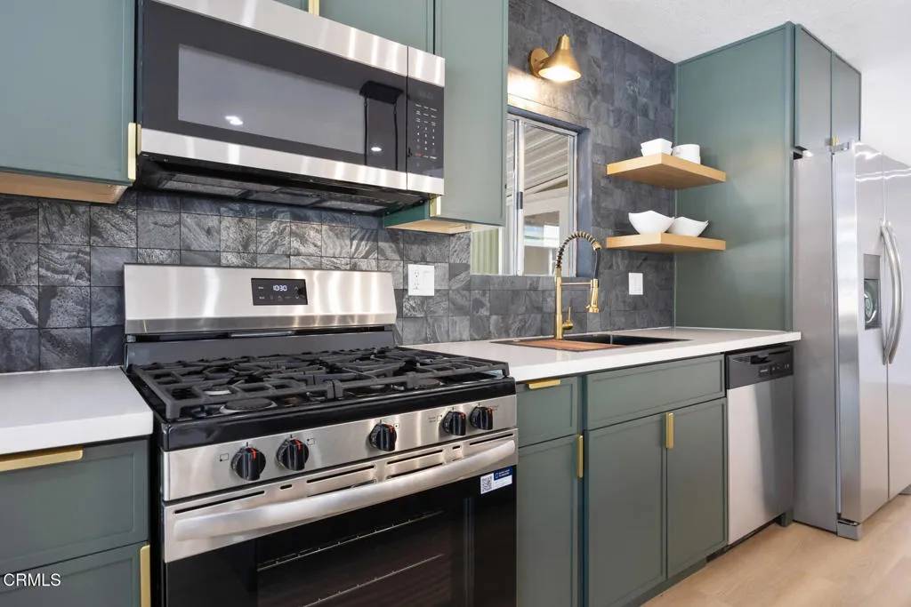 Chatsworth, CA 91311,21001 Plummer #114