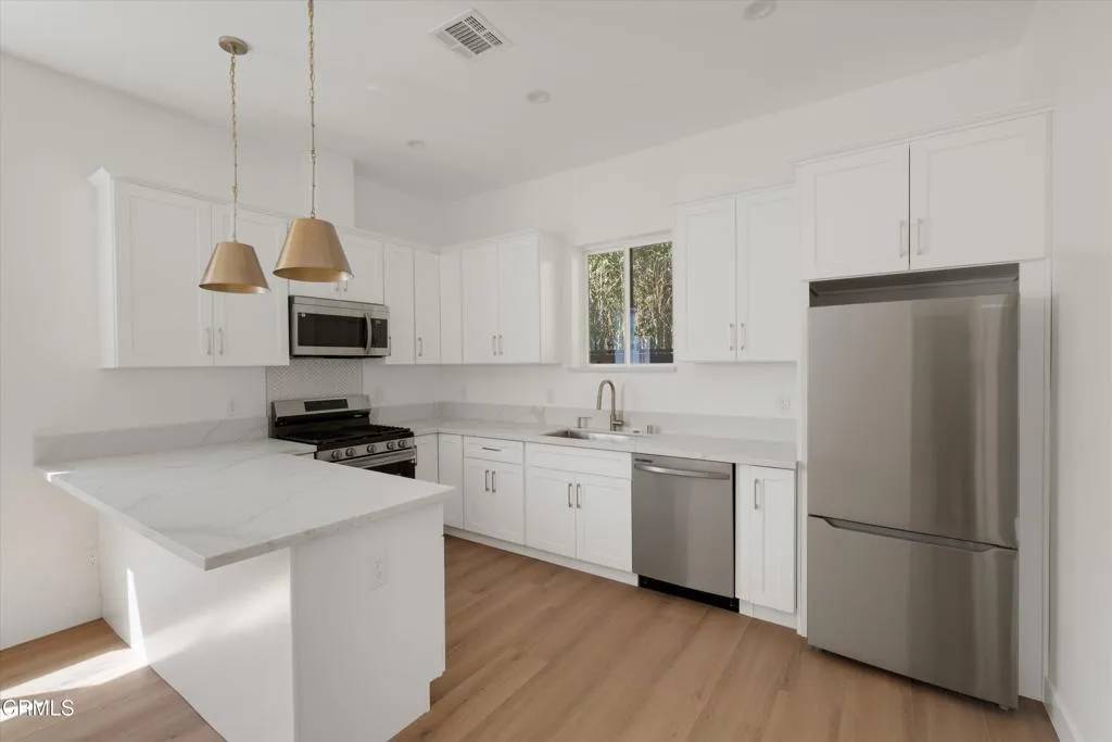 Granada Hills, CA 91344,10558 Encino Avenue