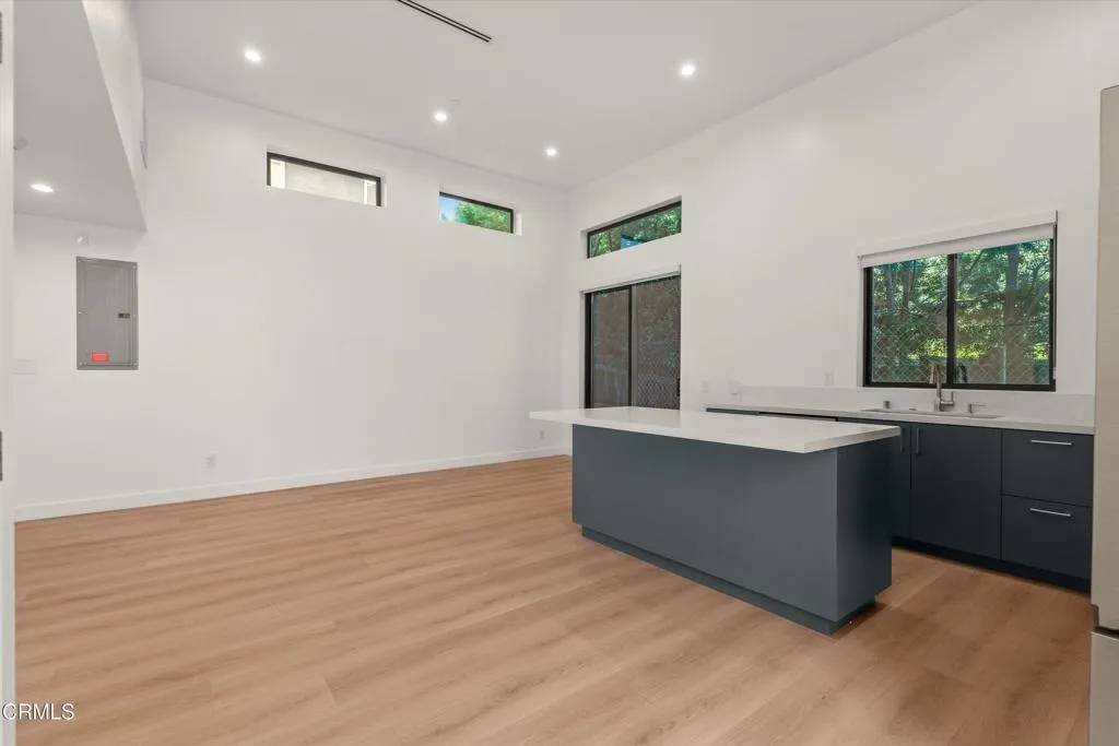 Los Angeles, CA 90065,2209 Cazador Drive