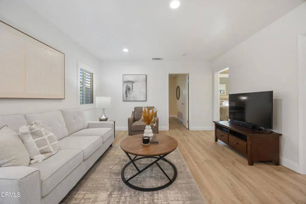 Los Angeles, CA 91040,10742 Sharon Avenue