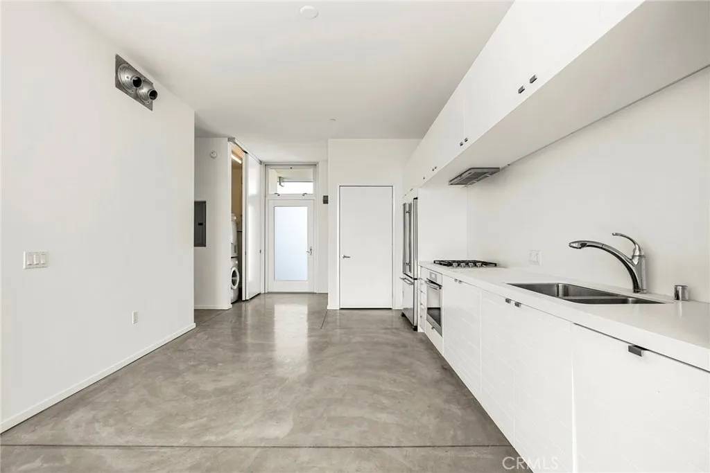 West Hollywood, CA 90069,901 Hancock Avenue #202