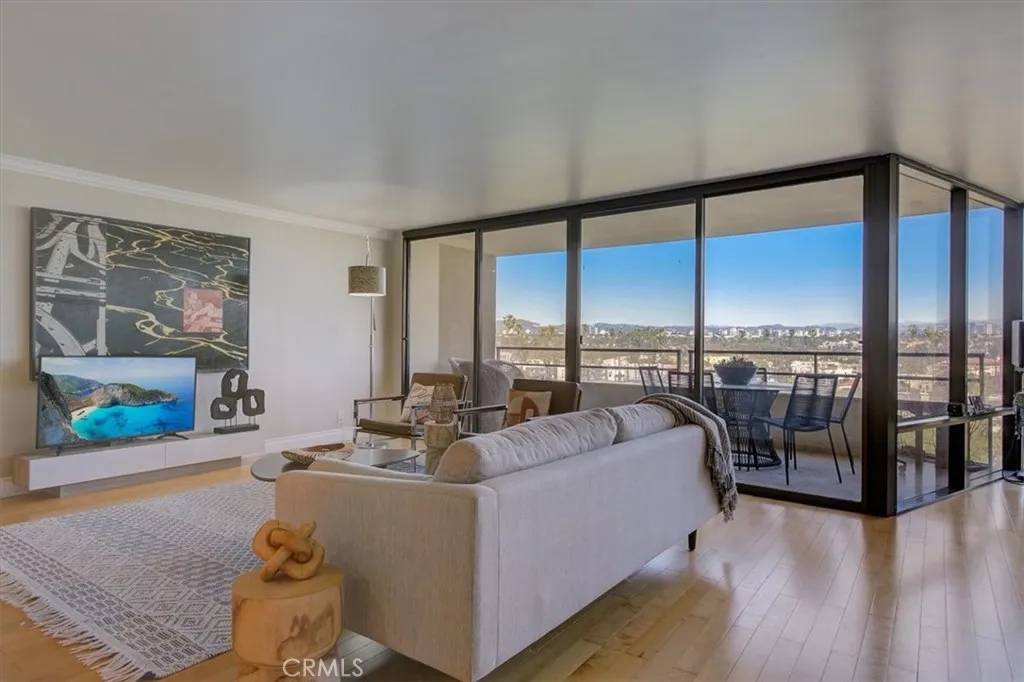 Marina Del Rey, CA 90292,4316 Marina City Drive