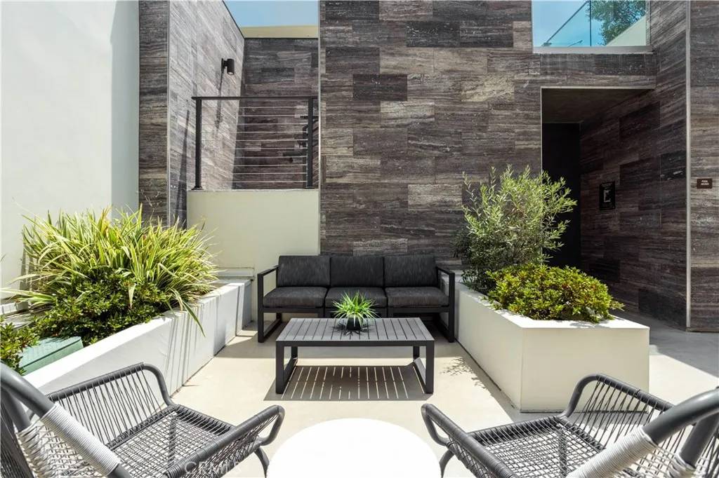 Pasadena, CA 91101,380 Cordova Street #403