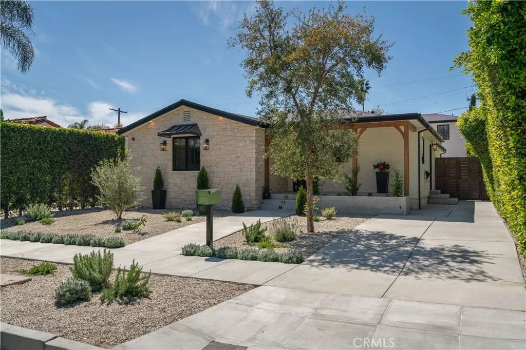 Los Angeles, CA 90048,133 N La Jolla Avenue