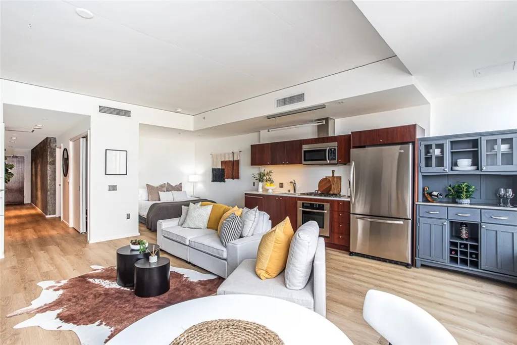 Los Angeles, CA 90015,1155 S Grand Avenue #1011