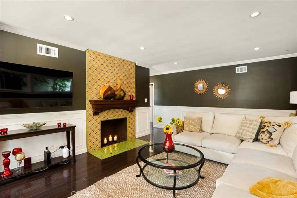 Burbank, CA 91505,544 N California Street