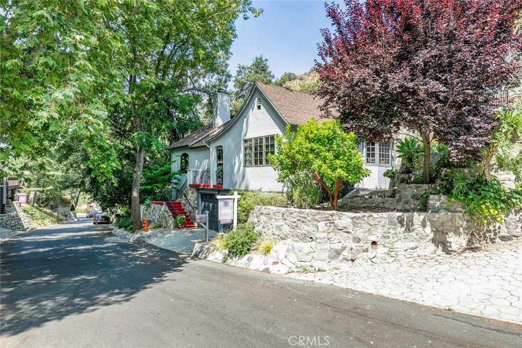 Burbank, CA 91501,881 Country Club Drive