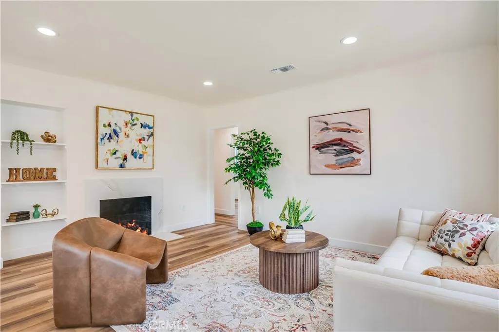 South Gate, CA 90280,9331 Hunt Avenue