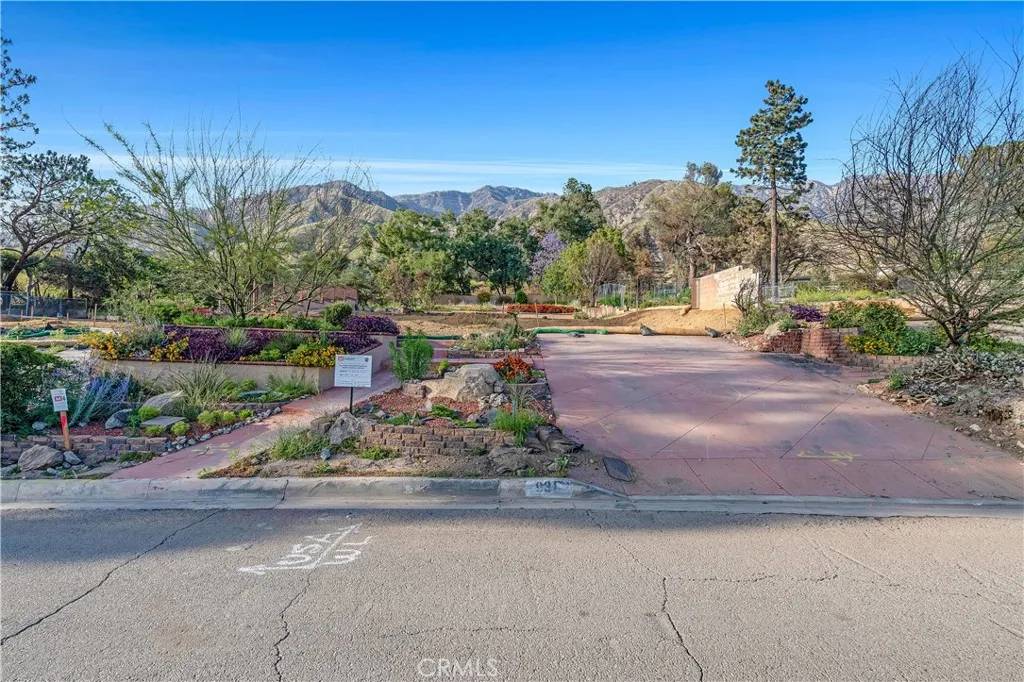 Altadena, CA 91001,931 Alta Pine