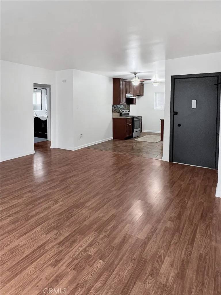 Valley Glen, CA 91401,5620 Woodman #9