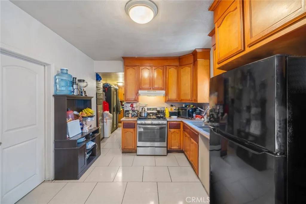 Los Angeles, CA 90003,138 W Gage Avenue