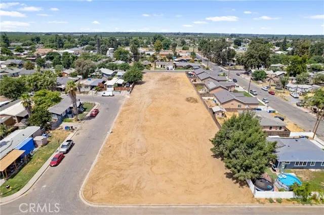 Farmersville, CA 93223,528 S Camelia