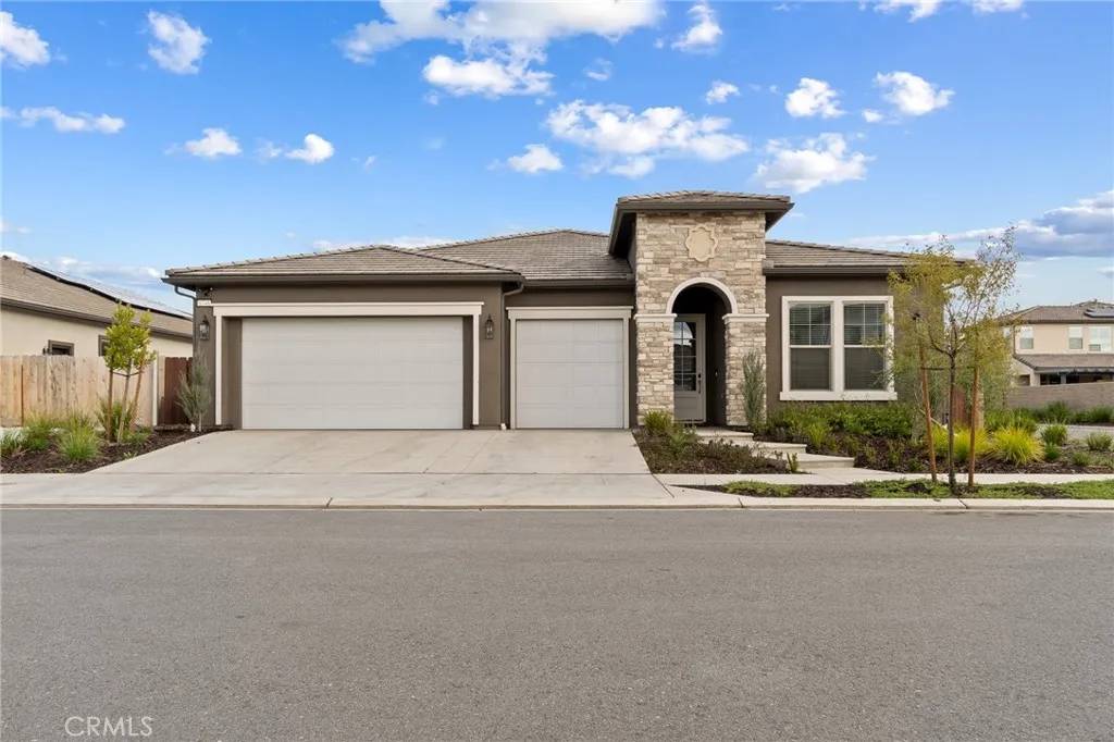 Clovis, CA 93619,1749 N Carson Avenue