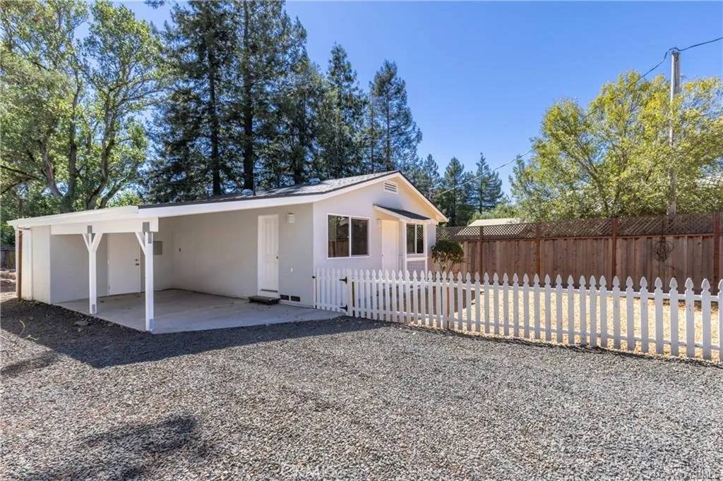 Sebastopol, CA 95472,3938 Gravenstein South