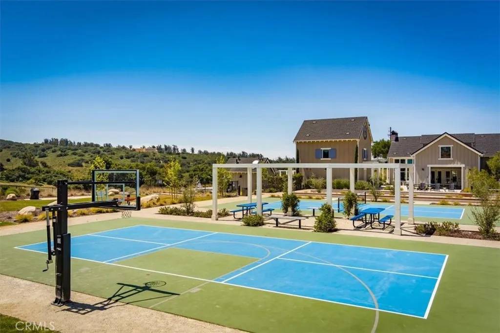 Santa Maria, CA 93455,5868 Leaf Springs Place