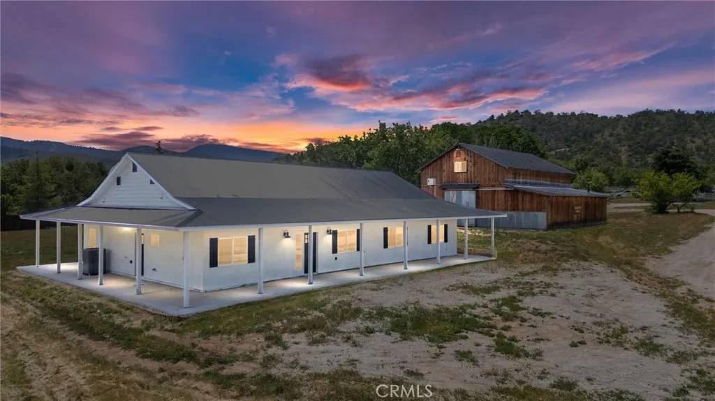Tehachapi, CA 93561,21192 Old Town Road