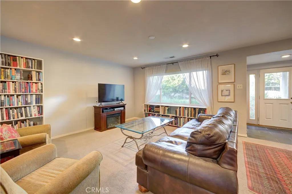 Paso Robles, CA 93446,149 Vine Street