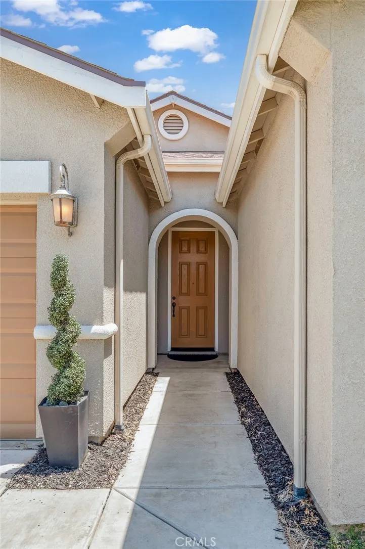 Visalia, CA 93292,2046 S Grand Street