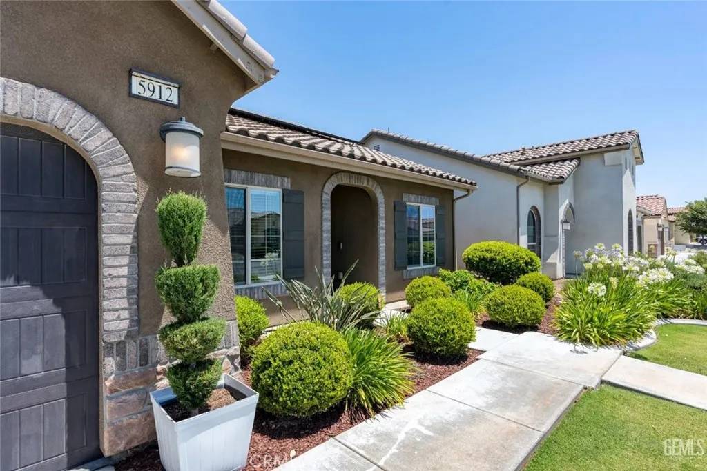 Bakersfield, CA 93313,5912 Blue Spruce Avenue
