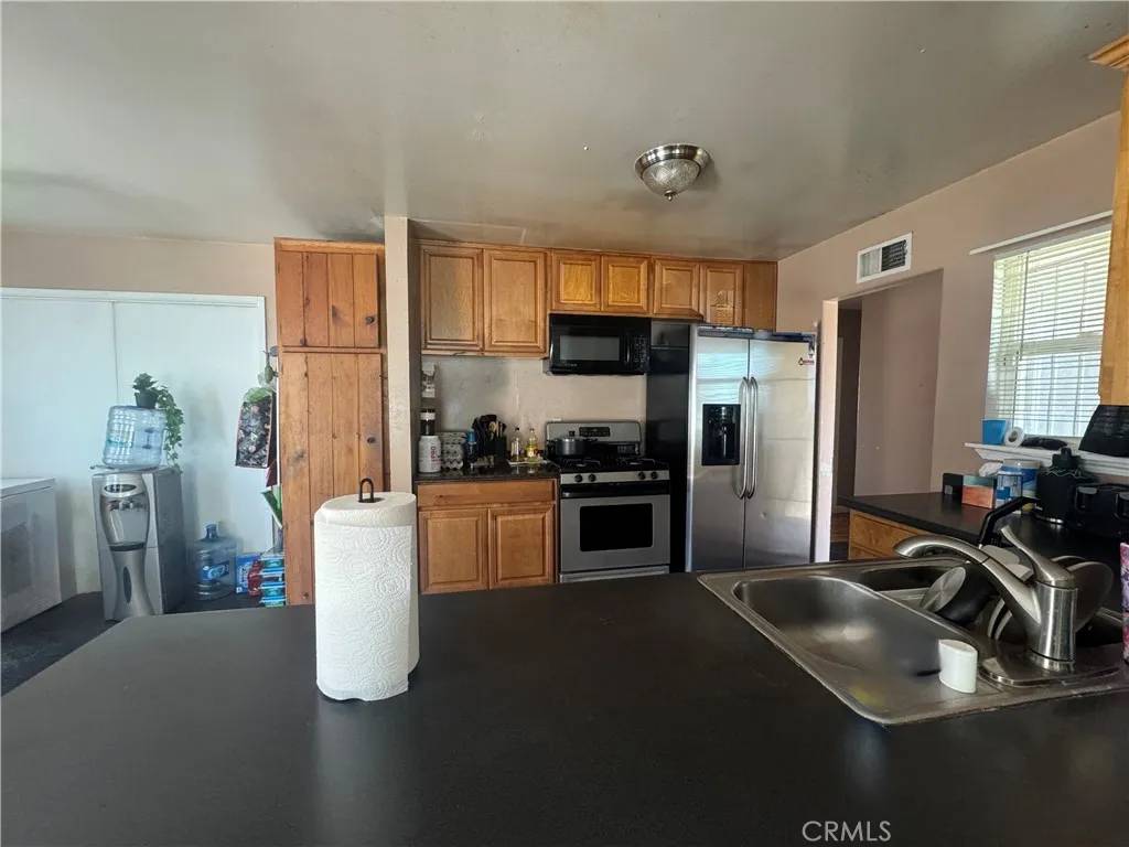 Lompoc, CA 93436,401 S R Street