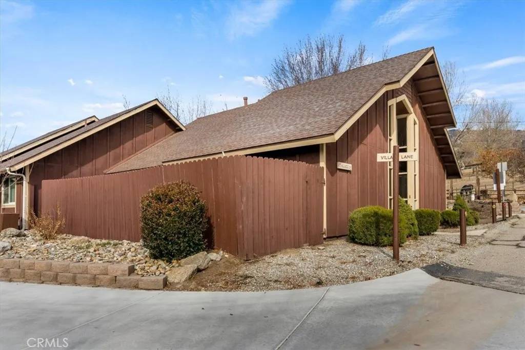Tehachapi, CA 93561,2 Village Lane