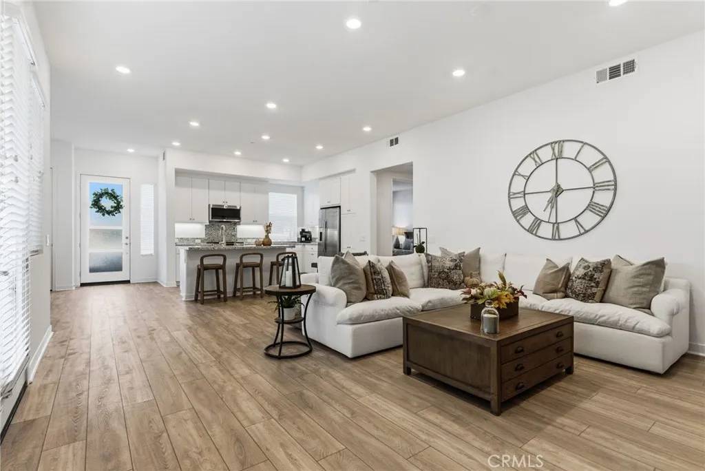 Valencia, CA 91381,27410 N Merlin Place #101