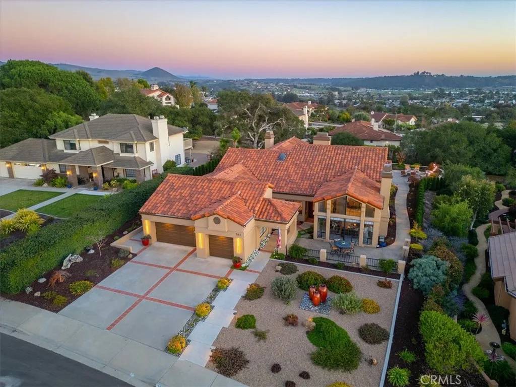 Arroyo Grande, CA 93420,703 Avenida De Diamante