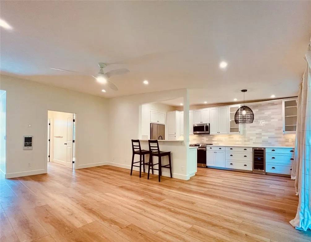 San Diego, CA 92103,3972 Jackdaw Street #303