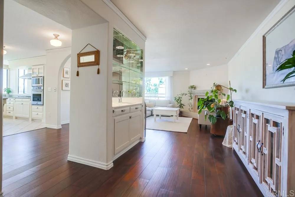 Carlsbad, CA 92009,2558 Navarra Drive #B