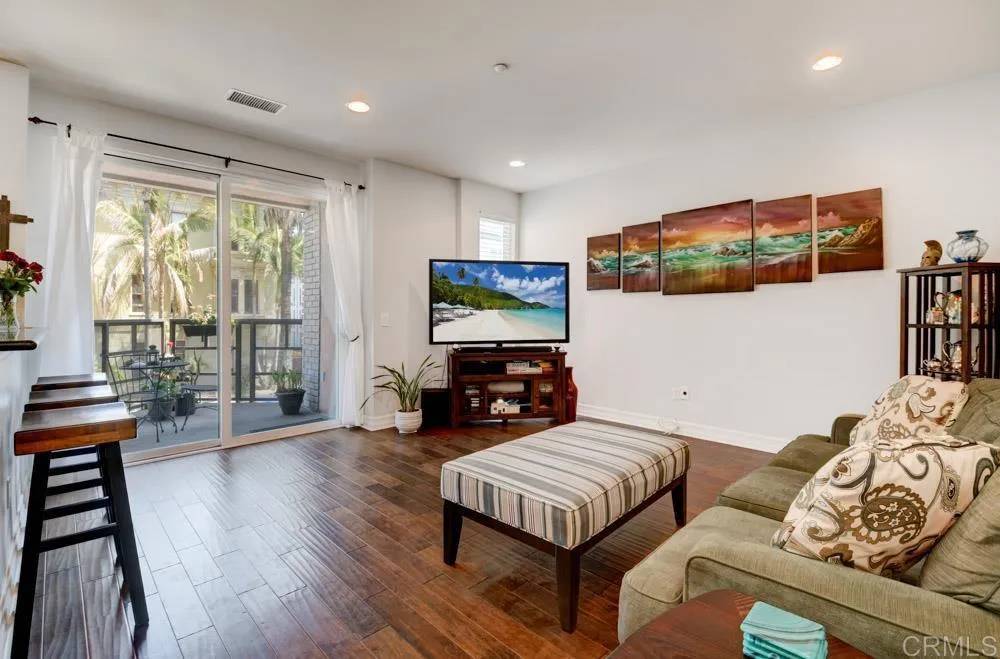 San Diego, CA 92101,1225 Island Avenue #208