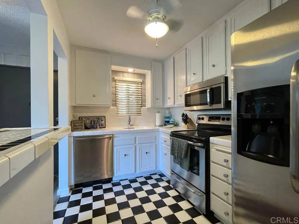 Coronado, CA 92118,937 D Ave