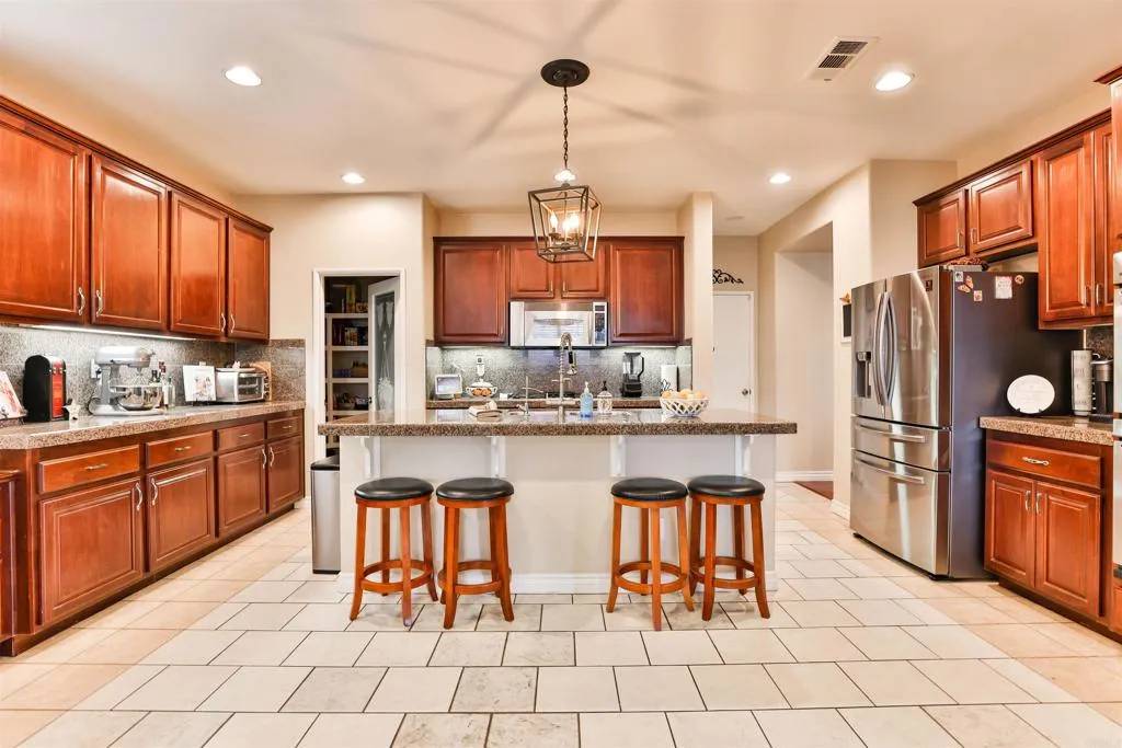 Chula Vista, CA 91914,390 Calle La Quinta