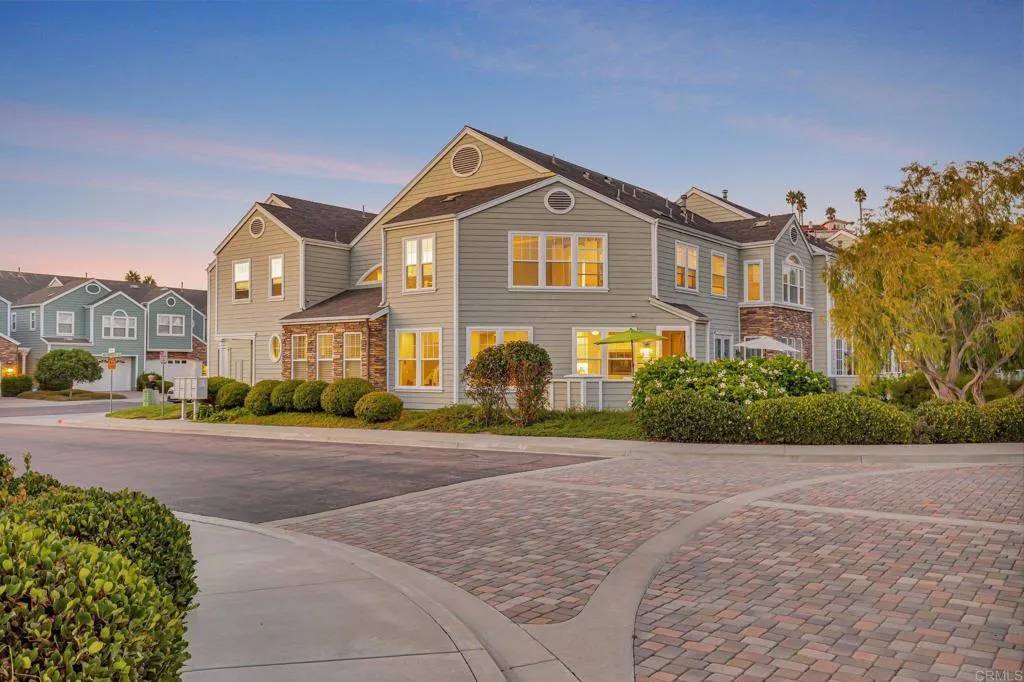 Carlsbad, CA 92008,4777 Beachwood Court