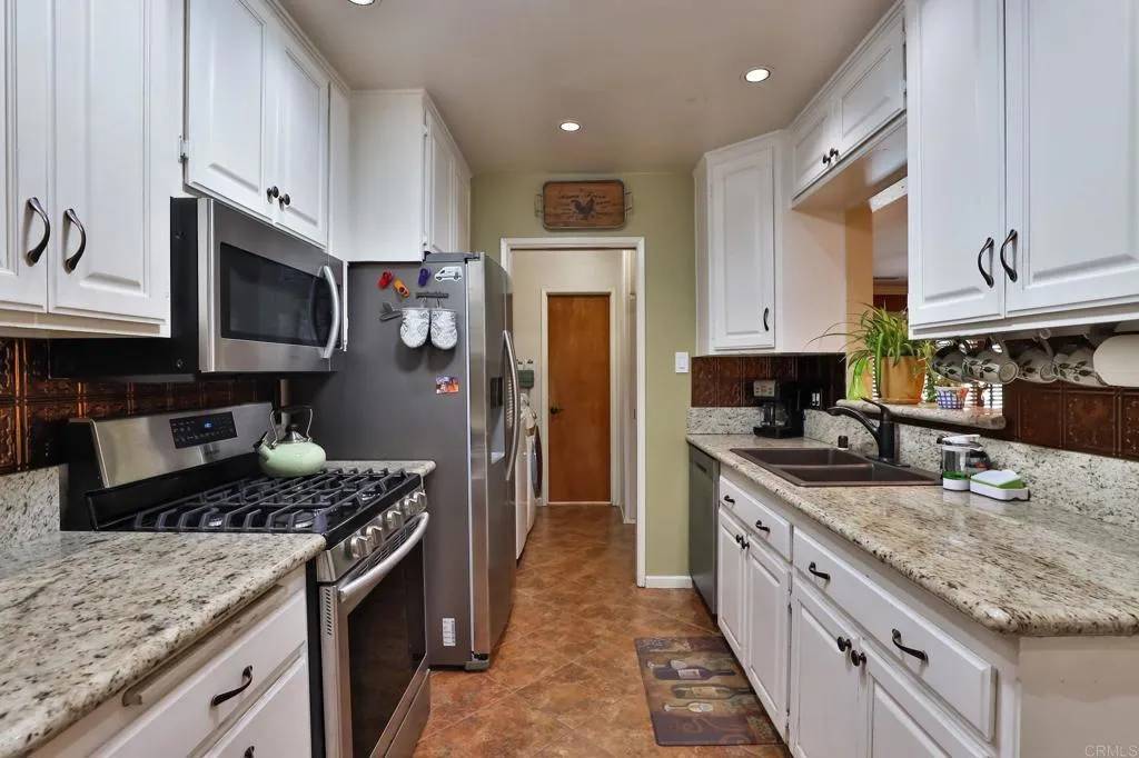 El Cajon, CA 92021,1408 Cascade Place