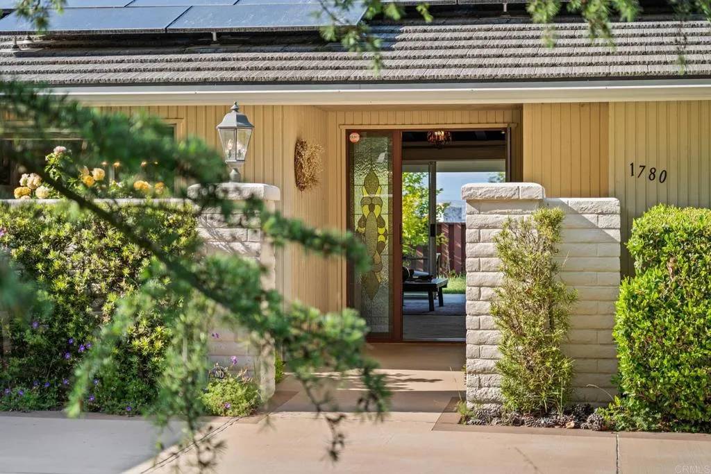 El Cajon, CA 92020,1780 Circo Del Cielo Drive