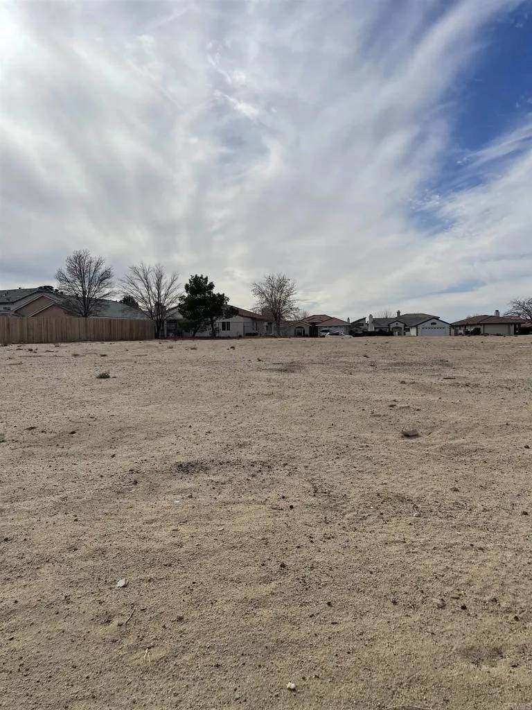Helendale, CA 92342,26827 Corona