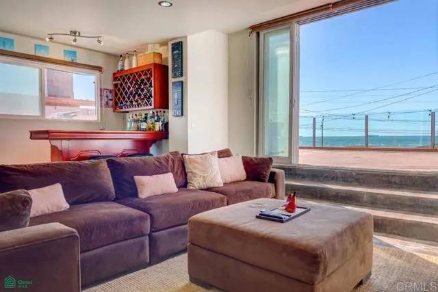 Outside Area (outside Ca), CA 22704,11 Calle Mazatlan #SECC E