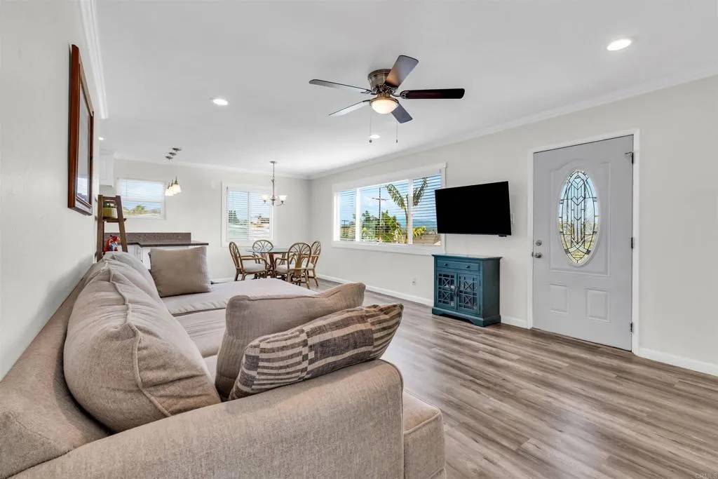 San Diego, CA 92139,6044 Roanoke Street