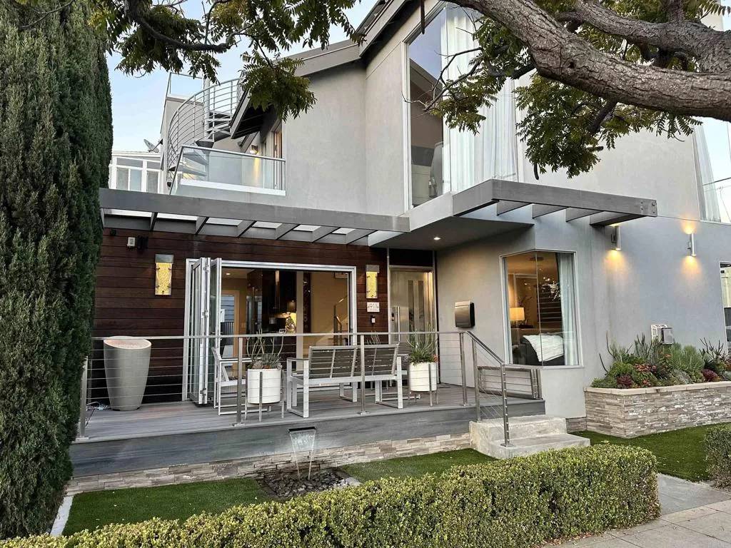 Coronado, CA 92118,911 9th Street