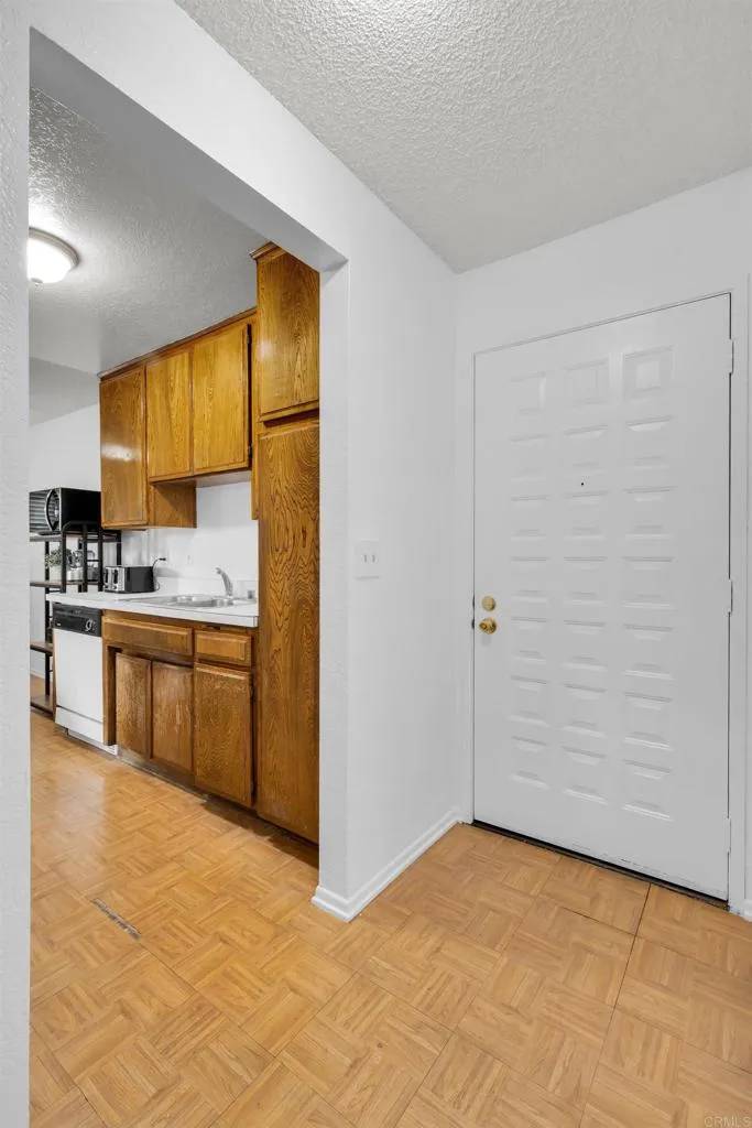 Van Nuys, CA 91405,7439 Woodman Avenue #48